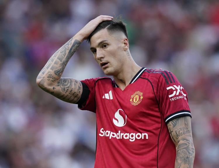 队友谈舍什科：要是没实力他就不会是曼联球员，他拥有前锋的一切